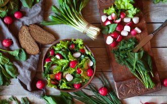 shutterstock.com/GreenArt  : Как приготовить салат из редиса быстро и вкусно рецепты с фото пошагово