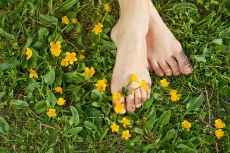 Женские ноги в цветах