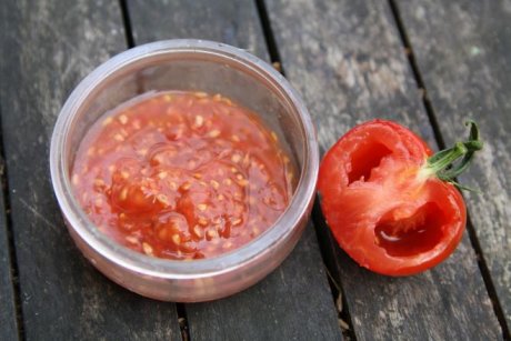 Частота подкормок зависит от фазы развития томатов.