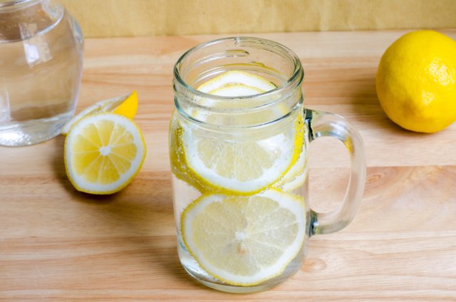водка с лимоном от мух