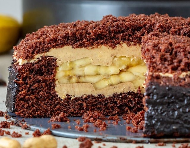 Бананово-шоколадный торт с арахисовым маслом