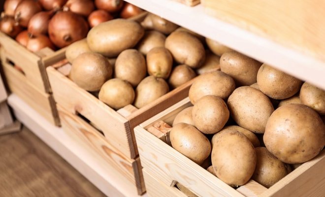 : Как правильно хранить картофель в доме 